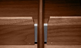Schubladen in Nussbaum mit verstellbaren Trennstegen Zuordnung: Stil Design-Küchen, Planungsart Offene Küche (Wohnküche)