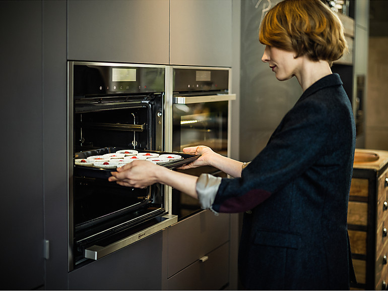 Küche mit Slide&Hide® Backofen von NEFF