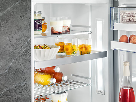 Geöffneter Kühlschrank