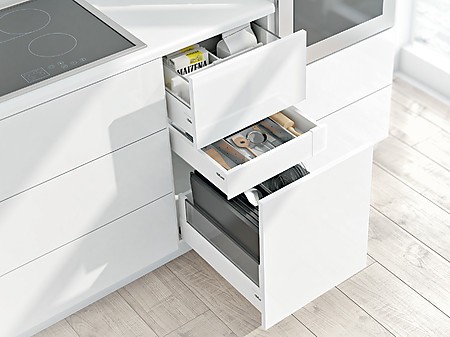 Schmaler Unterschrank ideal für Kochzubehör