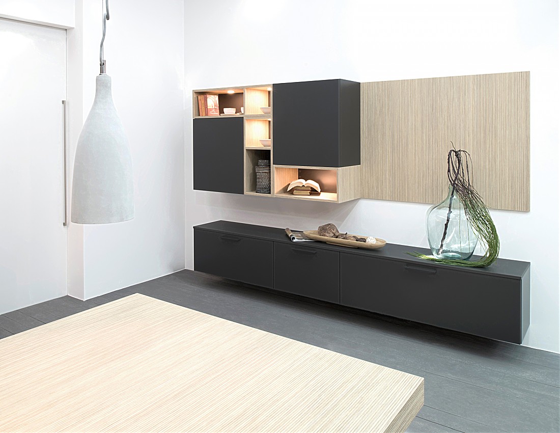 Aufsatzschrank und nischenrückwand mit schiebetür in hochglanz ...