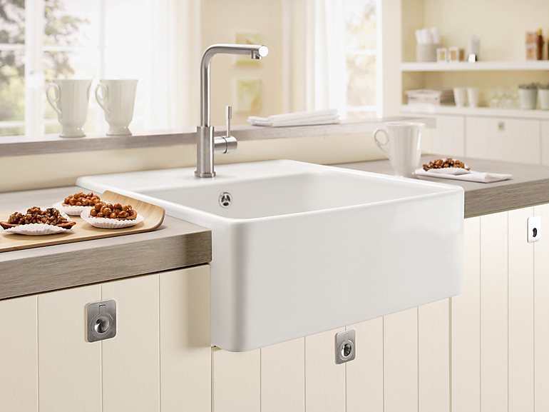 Landhausküche mit Keramik Spülenmodul bzw. Spülstein