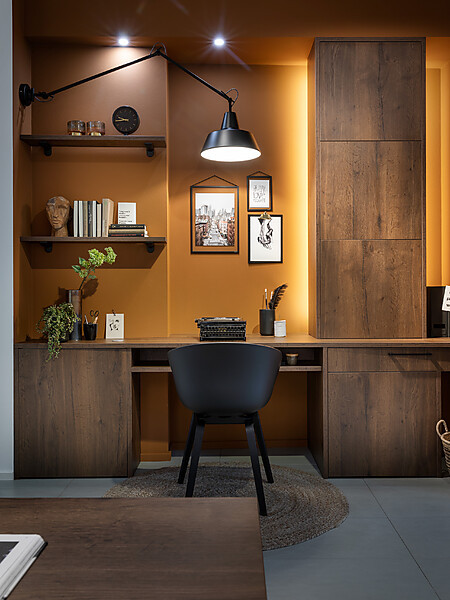 Küche als Arbeitszimmer: Homeofficeplatz zwischen Küchenmöbeln