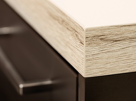 Laminatarbeitsplatte mit Dickkante für eine kantige Form