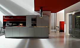Multilinie Alu geriffelt Zuordnung: Stil Luxusküchen, Planungsart Offene Küche (Wohnküche)