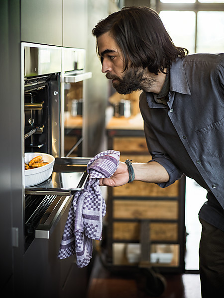 Küche mit praktischem Slide&Hide® Backofen