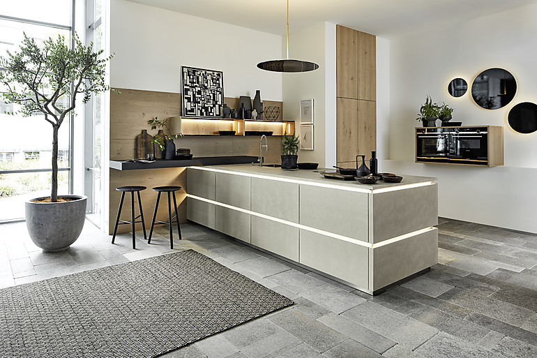 Grifflosigkeit und spannende Lichteffekte: Moderne Küchen avancieren zum Designobjekt.
