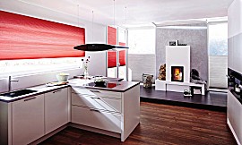 Kleine Küche mit Wow-Effekt: Die hochglänzend weiß lackierte L-Küche hat alles, was man sich von einer Traumküche erhofft. Zuordnung: Stil Moderne Küchen, Planungsart L-Form-Küche