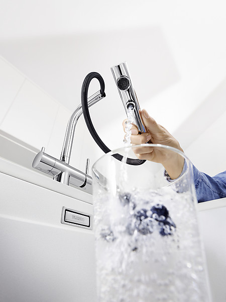 Die Filter-Armatur spendet gefiltertes Trinkwasser